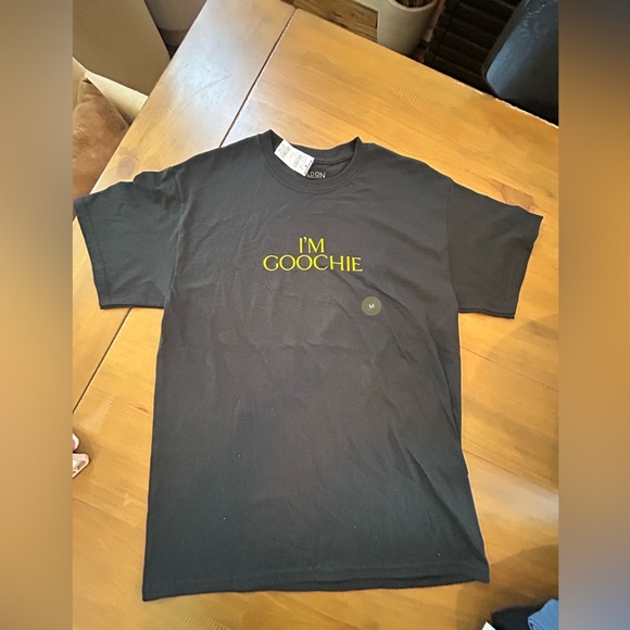 NWT Black and Gold 'I'm Goochie' T-Shirt - Picture 1 of 6
